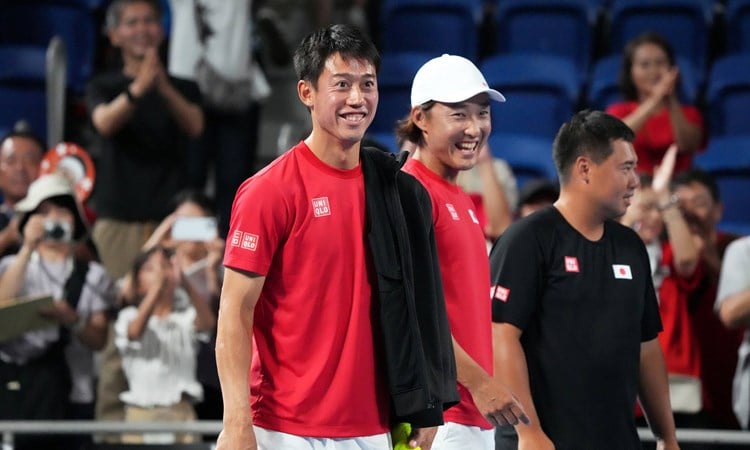 Kei Nishikori smiling on court at the Davis Cup