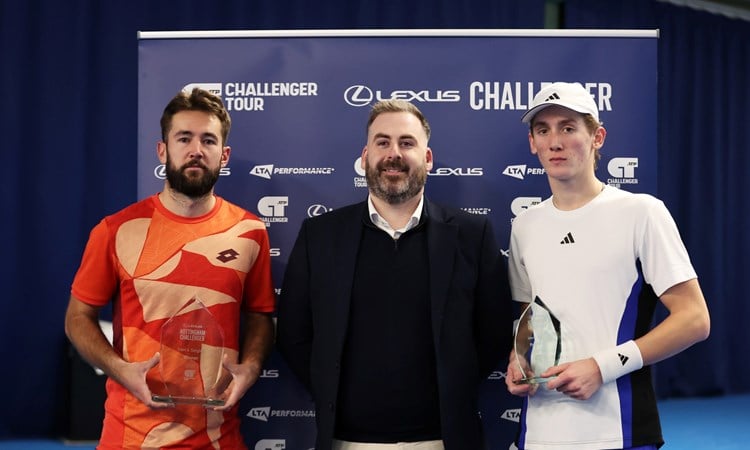 Viktor Durasovic and Henry Searle holding the winners and runer-up trophies at the Lexus Nottingham Challenger