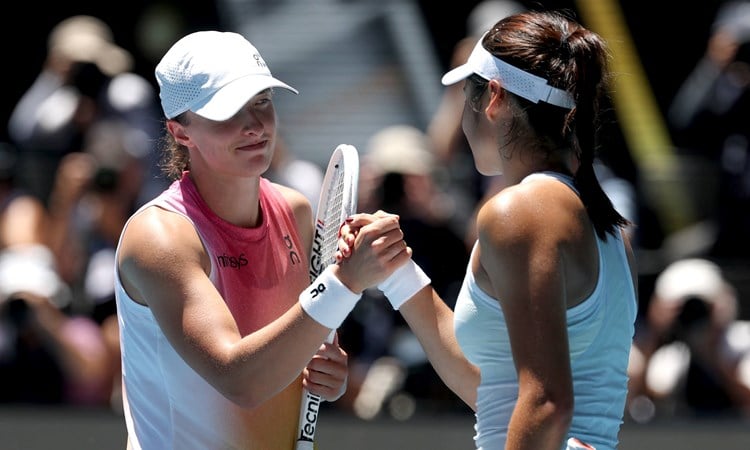 Iga Swiatek and Emma Raducanu shake hands at the Australian Open 2025