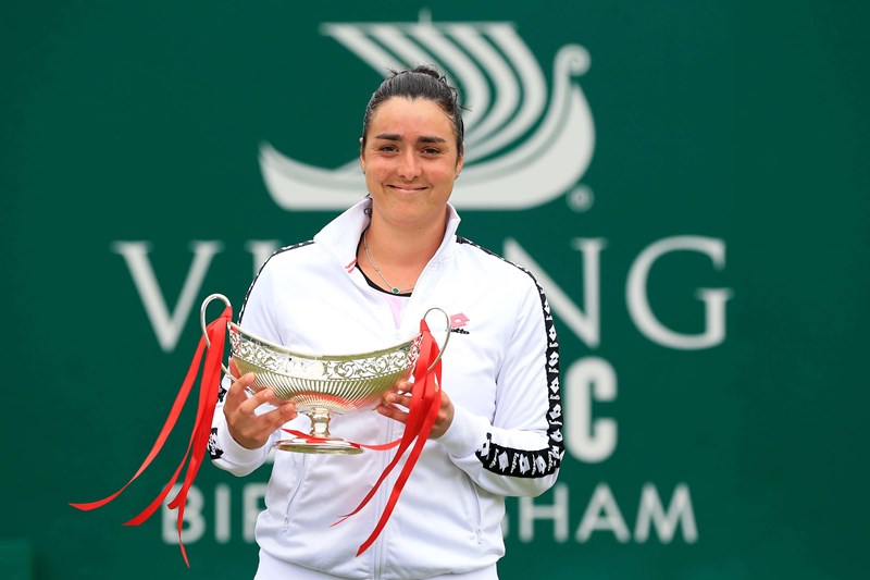 Ons Jabeur women's champion holding the trophy at the 2021 Birmingham Classic