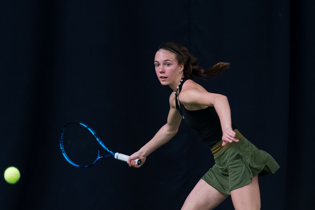 An action shot of British tennis player Hannah Read about to hit a tennis ball.