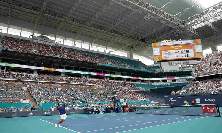 Carlos Alcaraz serving on court at the Hard Rock Stadium at the Miami Open 2022