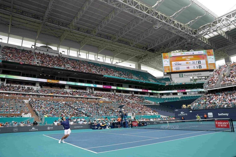 Carlos Alcaraz serving on court at the Hard Rock Stadium at the Miami Open 2022