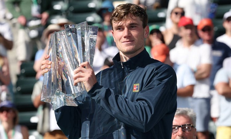 Jack Draper holding his first ATP Masters 1000 title at Indian Wells 2025