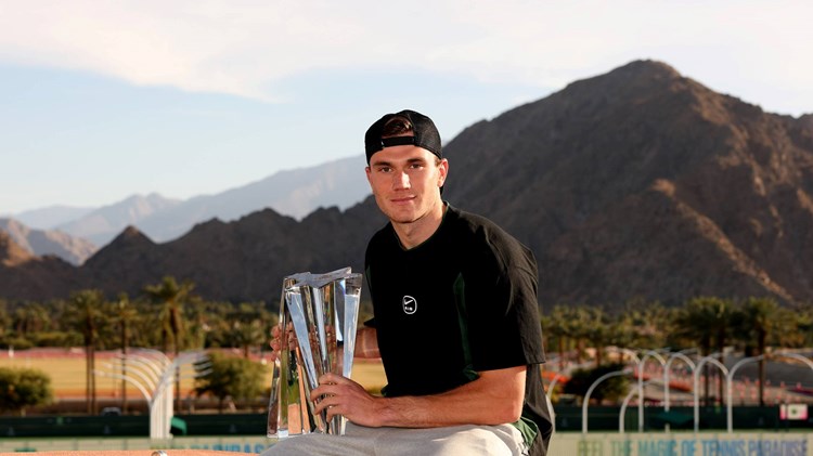 Jack Draper holding his first ATP Masters 1000 title at Indian Wells 2025