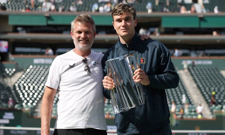 LTA Mne's National Coach James Trotman with Jack Draper holding the Indian Wells title