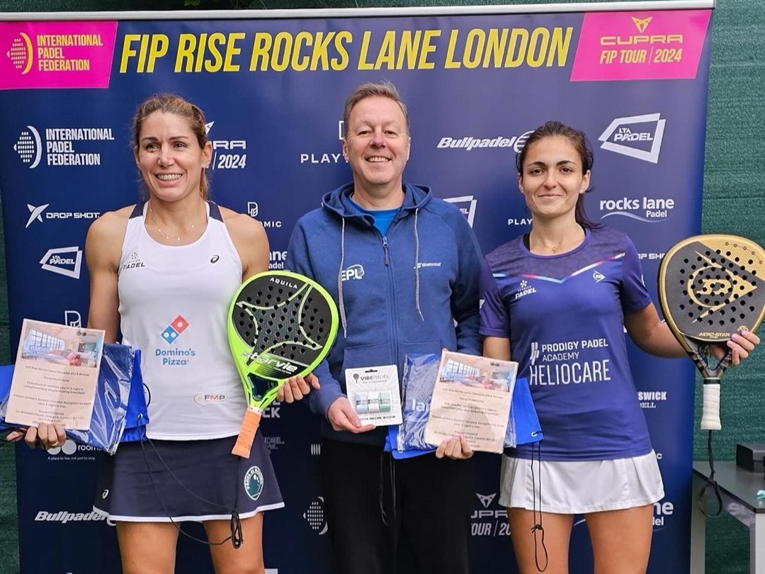 Ana Varo Ramos and Lorena Alsonso De Lera holding their padel rackets and trophies at the Fip Rise Rocks Lane London