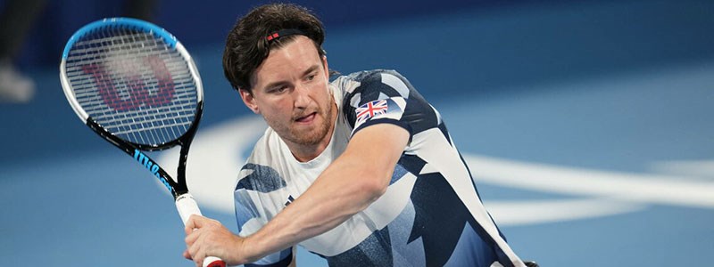 Gordon Reid playing a backhand at the 2021 Paralympics