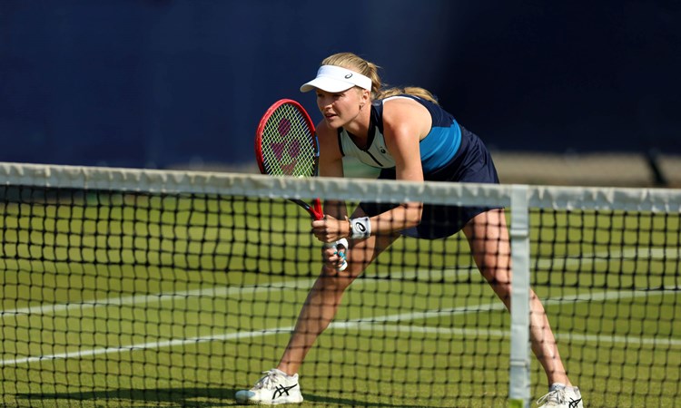 Harriet Dart at the net competing at the Lexus Surbiton Trophy