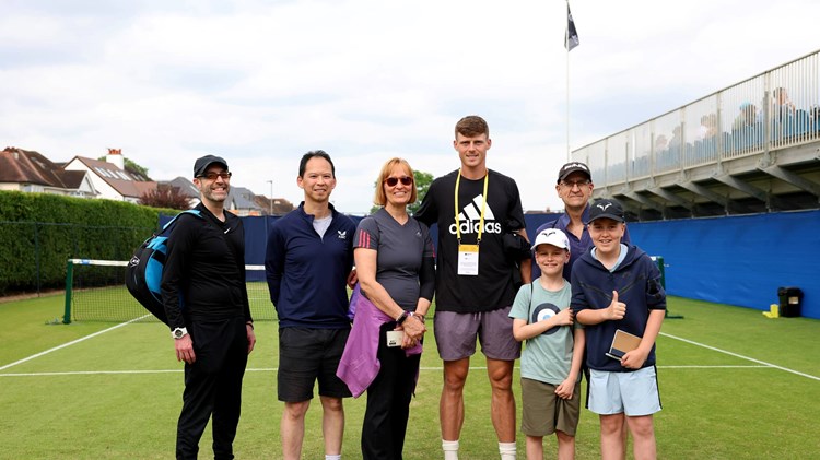 Billy Harris meets local park tennis players at the Lexus Surbiton Trophy