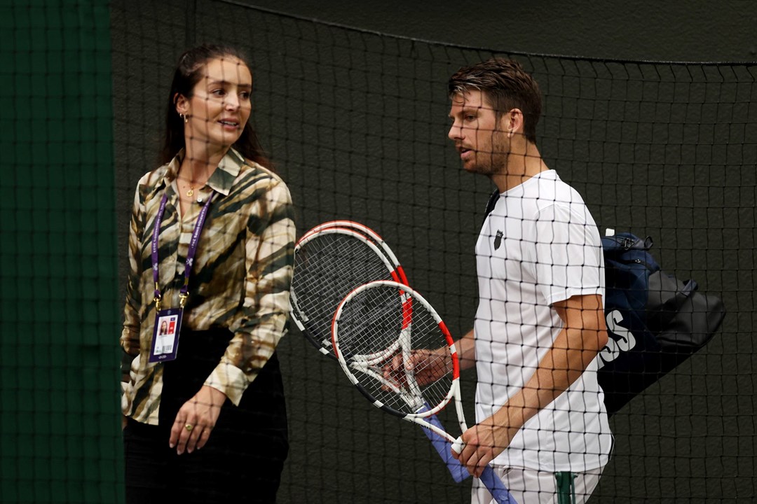 Laura Robson chatting to Cam Norrie at Wimbledon 2023