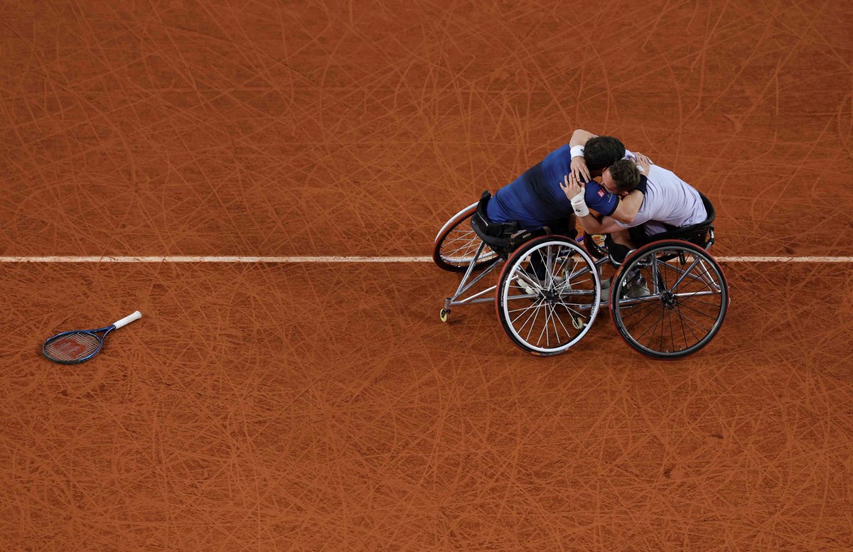 2025-Alfie-Hewett-Gordon-Reid-Roland-Garros-Hug.jpg