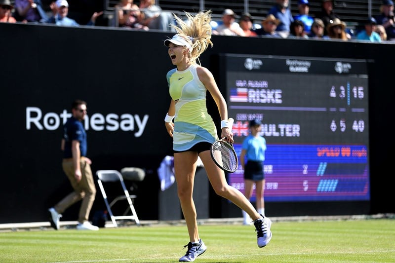 Katie Boulter celebrating after winning match point in her first round clash against Alison Riske at the 2022 Rothesay Classic