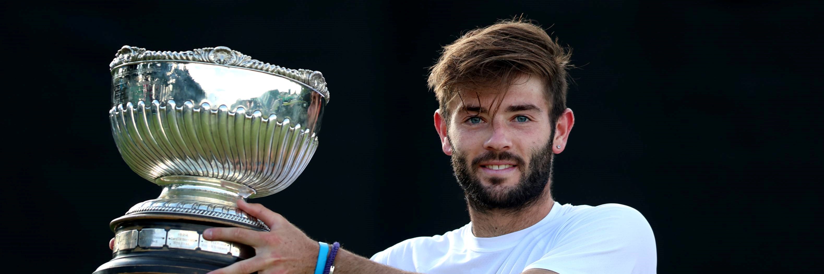 Jacob Fearnley lifts the Ross Hutchins Trophy at the Rothesay Open Nottingham