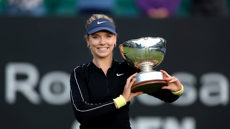 Katie Boulter holding the Elena Baltacha Trophy at the Rothesay Open Nottingham