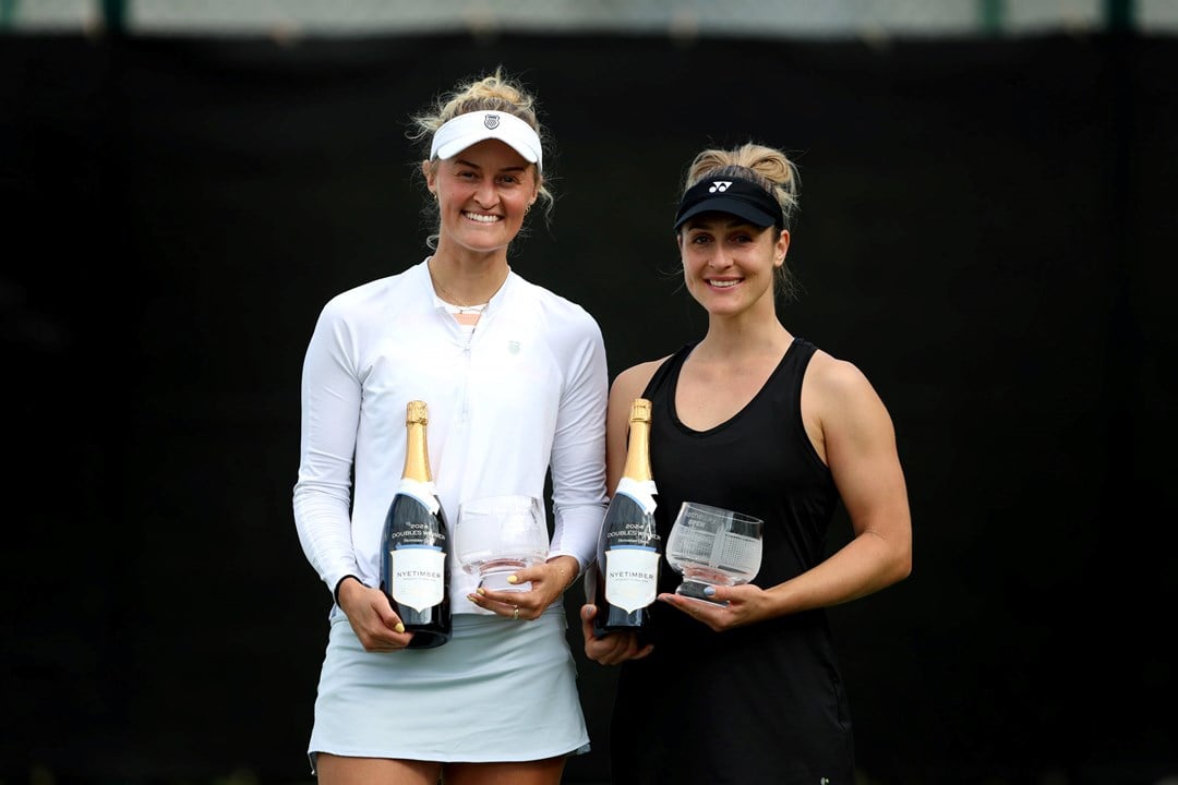 Erin Routliffe and Gabriela Dabrowski with the Rothesay Open Nottingham women's doubles trophy