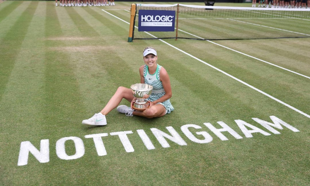 Katie Boulter holding her Rothesay Open Nottingham trophy on Centre Court