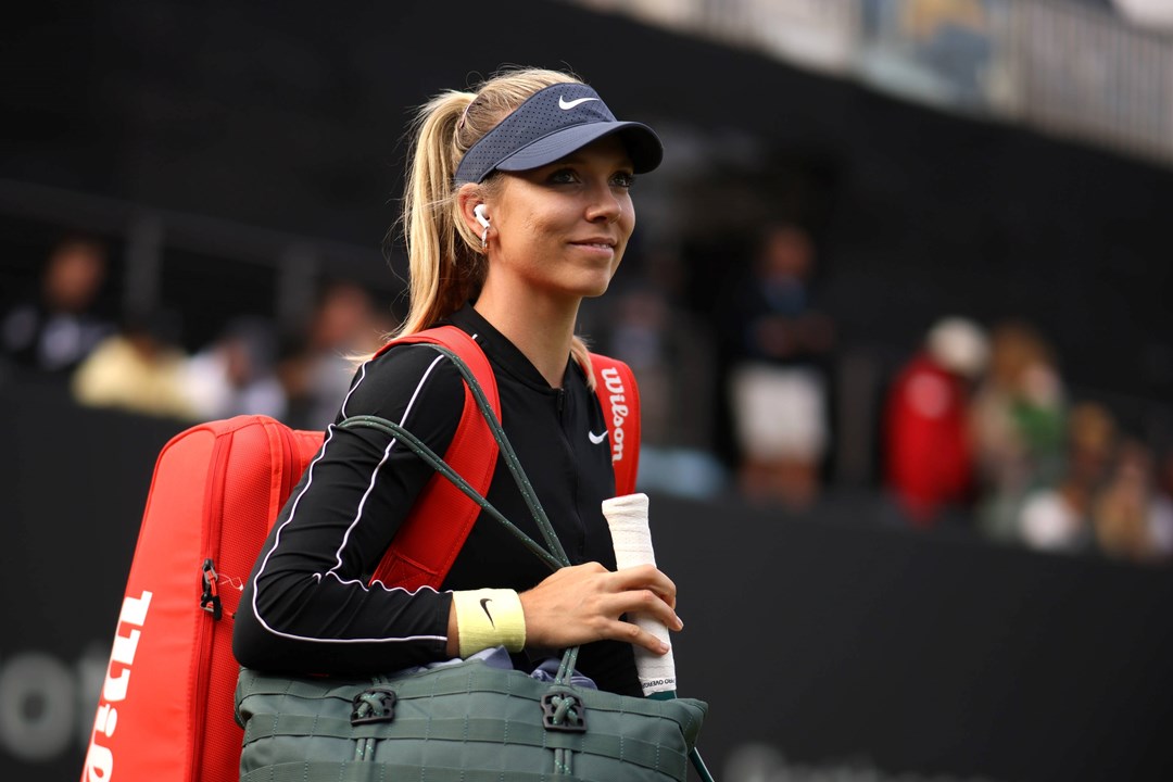 Katie Boulter smiling walking onto court at the Rothesay Classic Birmingham