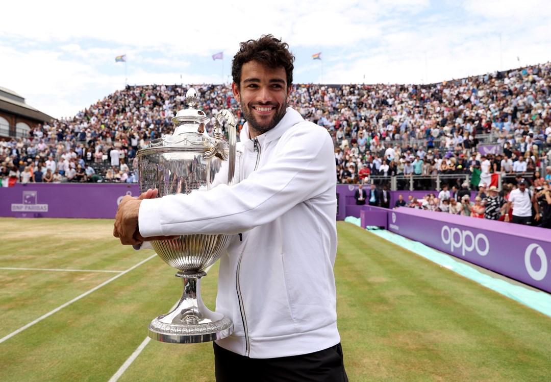 Matteo Berrettini with the 2022 cinch Championships title