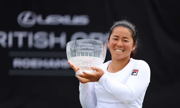 Yui Kamiji holding the British Open title