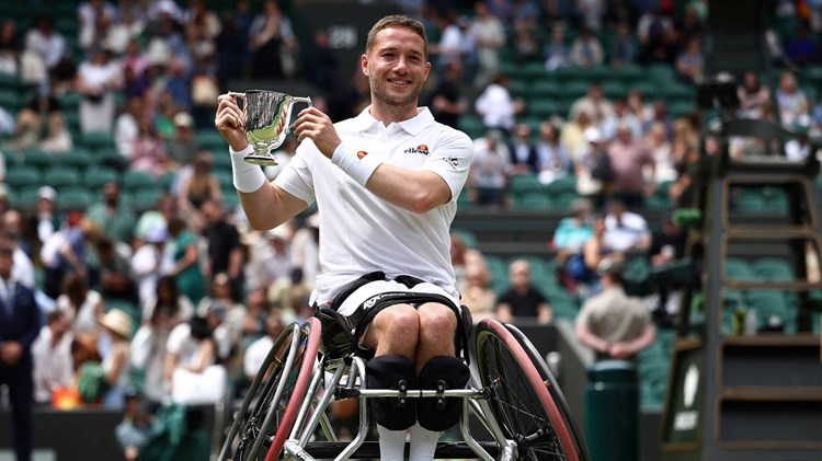 Alfie Hewett holding the Wimbledon men's wheelchair singles title