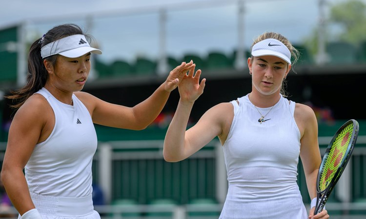 Mimi Xu and Mika Stojsavljevic high five on court at Wimbledon