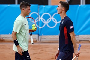 Neal Skupski and Joe Salisbury in training at the Olympics