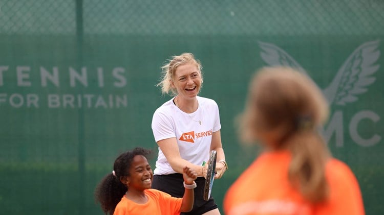 Over 100 kids join former British doubles No.1 Alicia Barnett for tennis festival in London