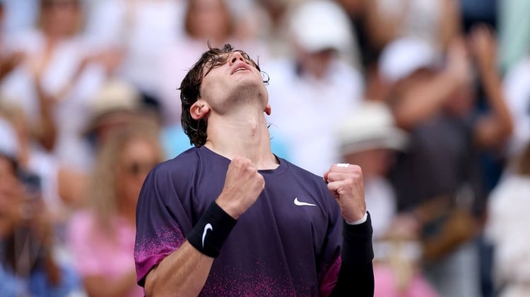 Jack Draper celebrates reaching his first Grand Slam quarter-final at the 2024 US Open