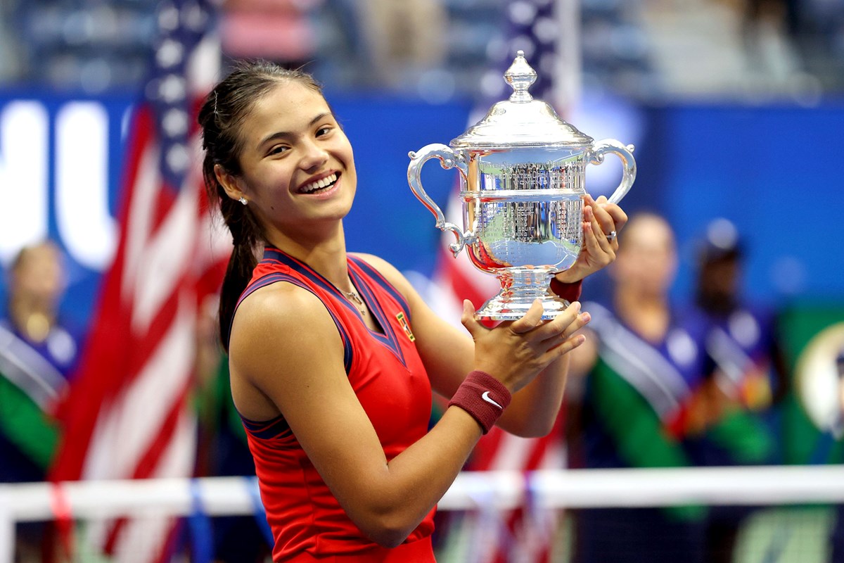 2021-Emma-Raducanu-US-Open-Winner-Trophy-Tour.jpg