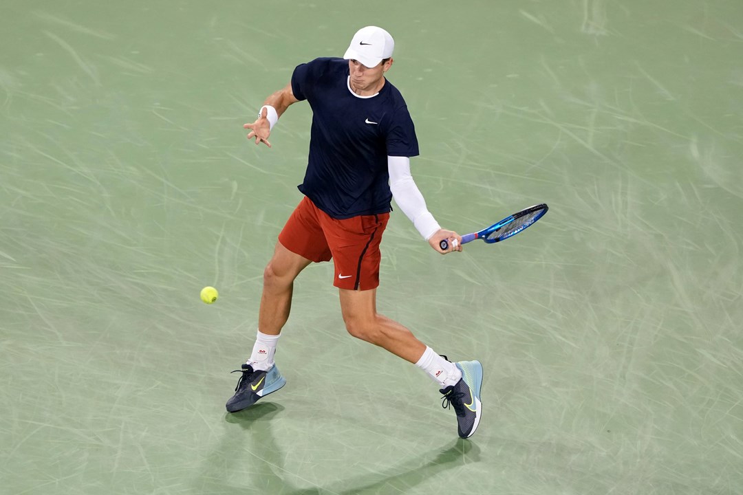 Jack Draper rips a forehand in the quarter-final of the Cincinnati Open