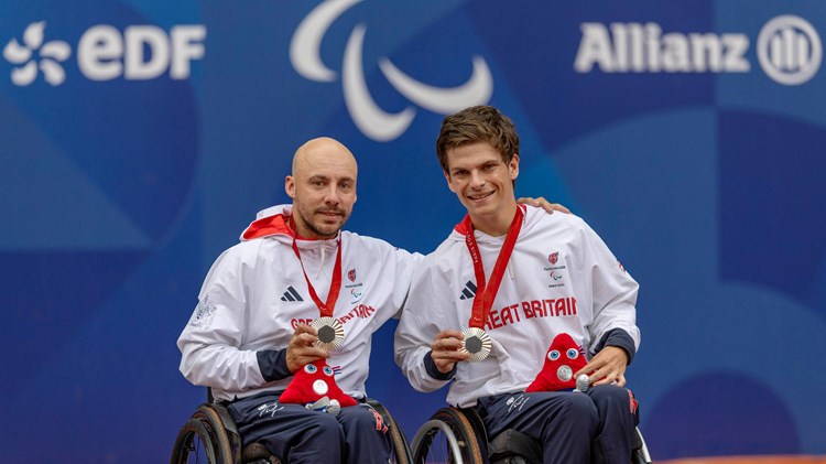 Andy Lapthorne and Greg Sade holding the quad doubles silver medal at the 2024 Paris Paralympics