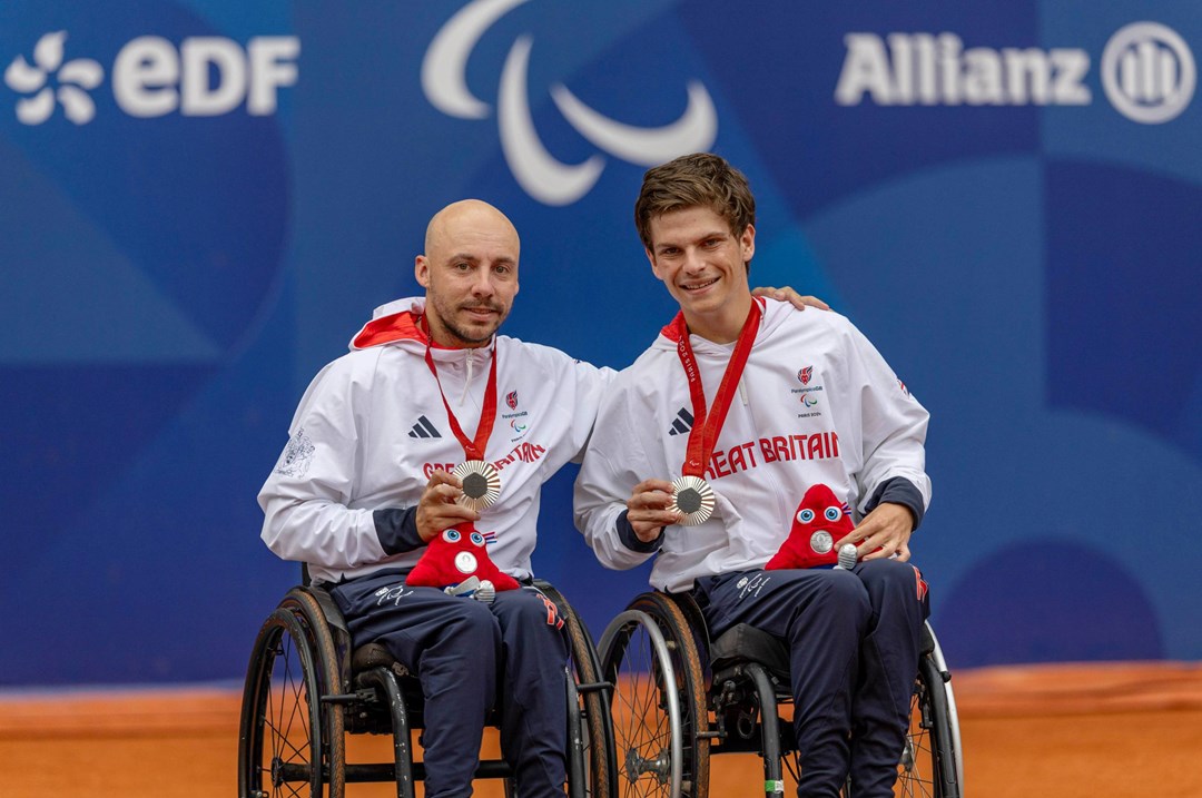 Andy Lapthorne and Greg Sade holding the quad doubles silver medal at the 2024 Paris Paralympics