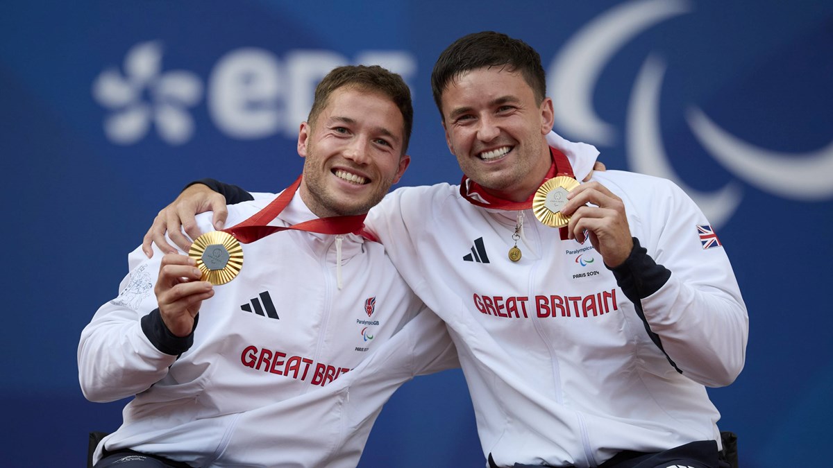 Alfie Hewett and Gordon Reid holding gold medals at the 2024 Paris Paralympic Games