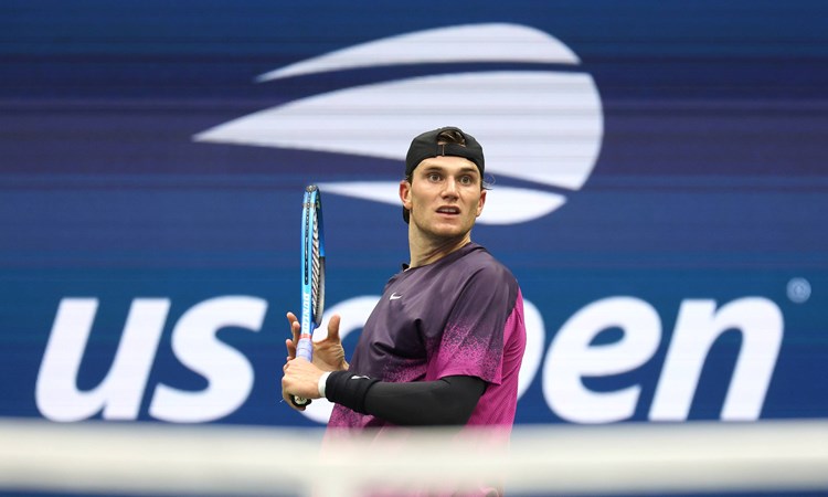 Jack Draper hits a forehand in the semi-final of the US Open