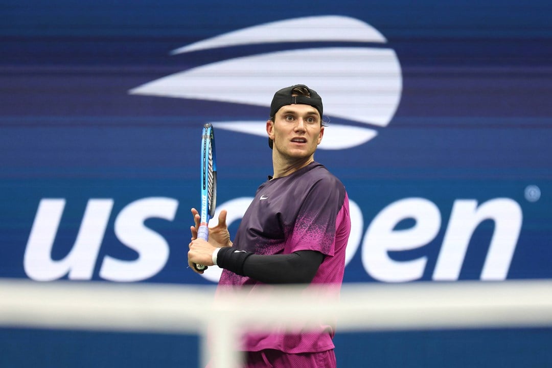 Jack Draper hits a forehand in the semi-final of the US Open