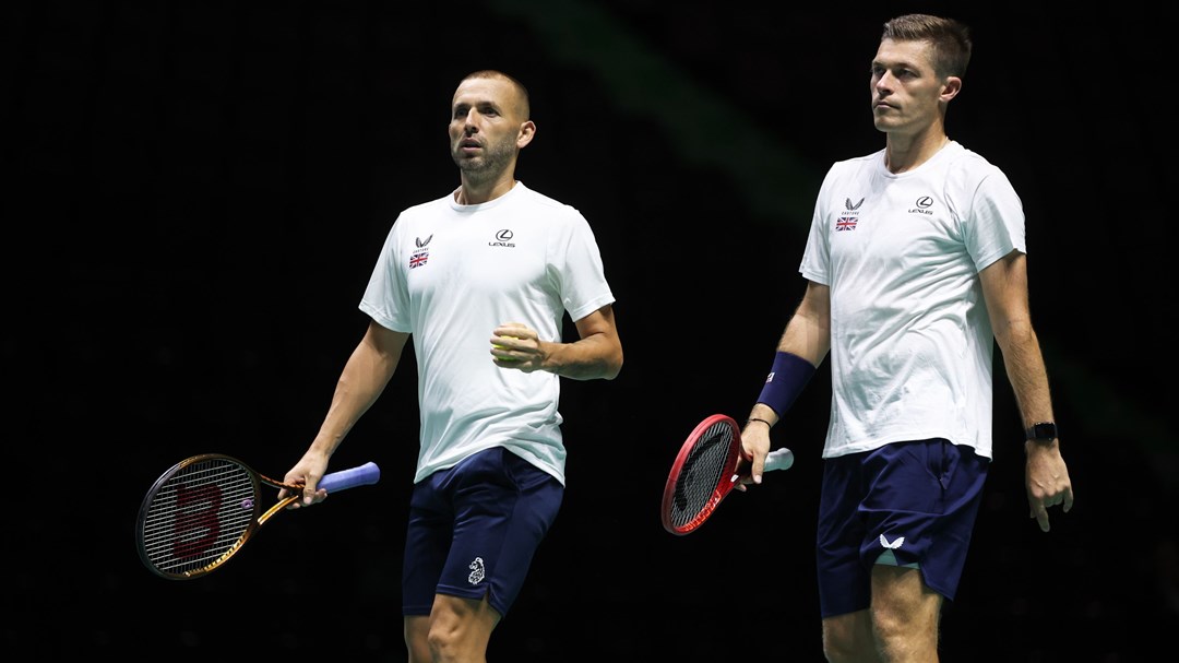 Dan Evans and Neal Skupski stood next to each other on court in a Davis Cup training session