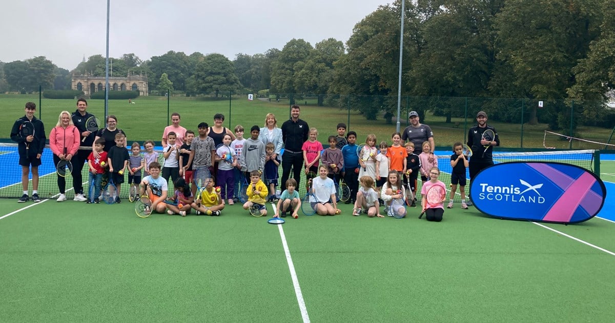 Young players join Jonny O’Mara as Dundee Park courts reopen