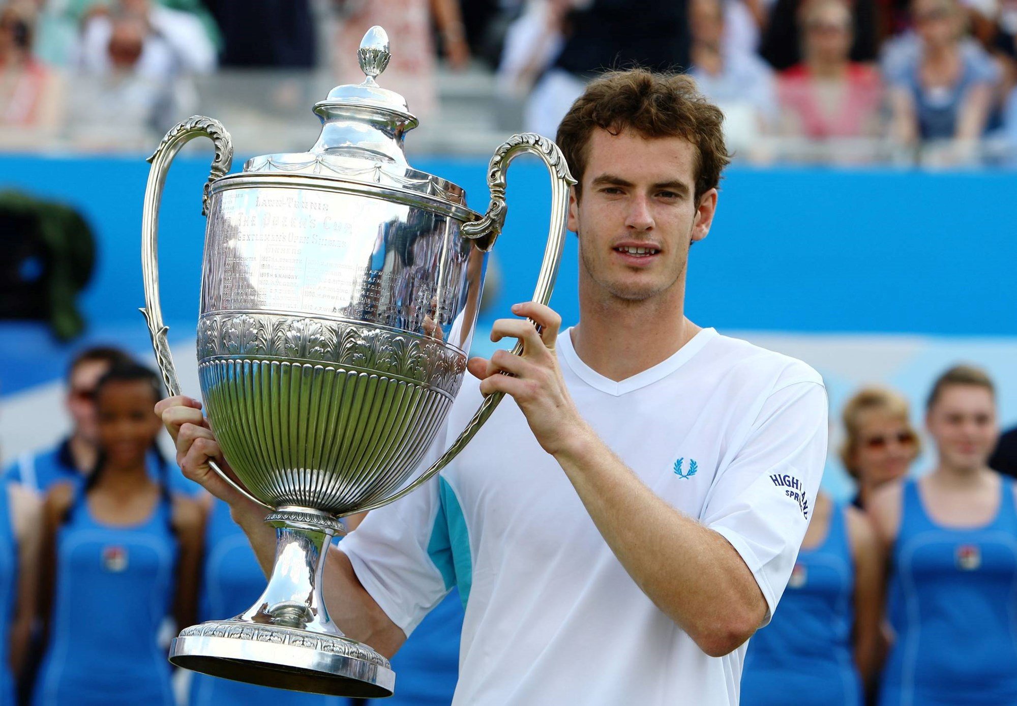 Andy Murray lifts the 2009 Queen's Club Championship trophy after defeating USA's James Blake in the final