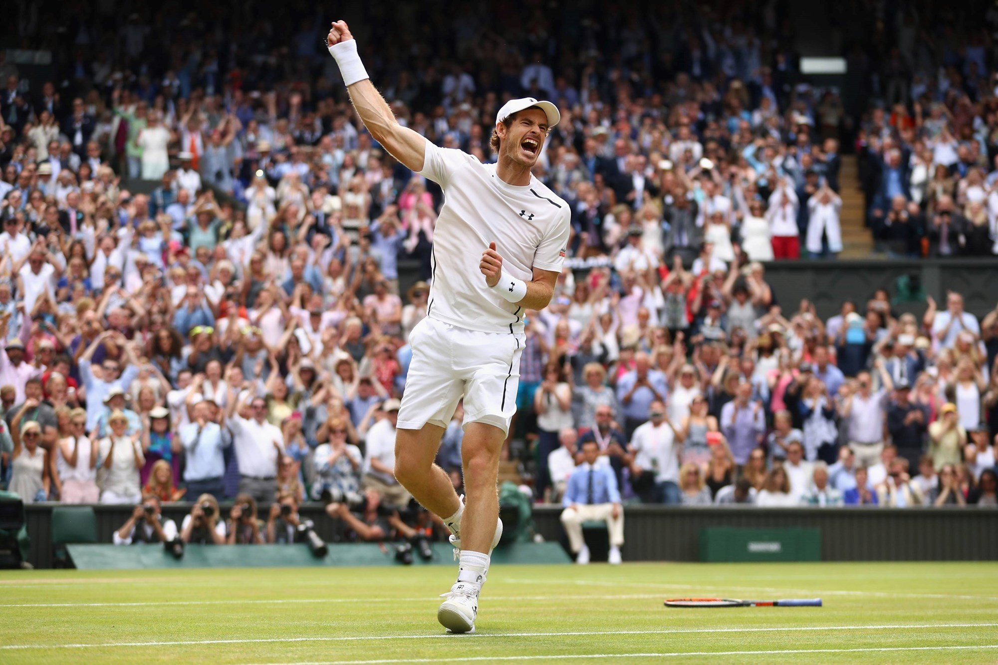 Andy Murray celebrates at championship point during the 2016 Wimbledon men's singles final against Milos Raonic