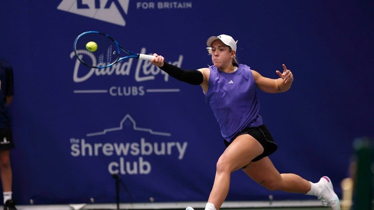 Sonay Kartal reaches for a forehand at the Lexus W100 Shrewsbury 2024