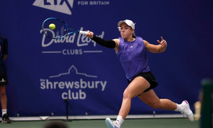 Sonay Kartal reaches for a forehand at the Lexus W100 Shrewsbury 2024