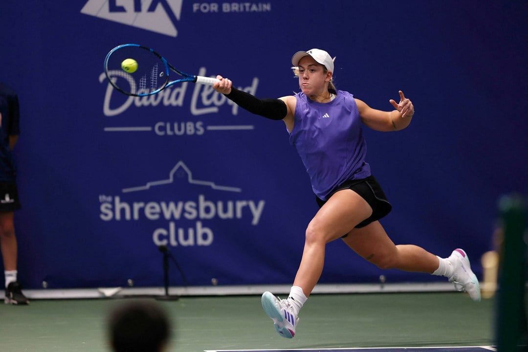 Sonay Kartal reaches for a forehand at the Lexus W100 Shrewsbury 2024