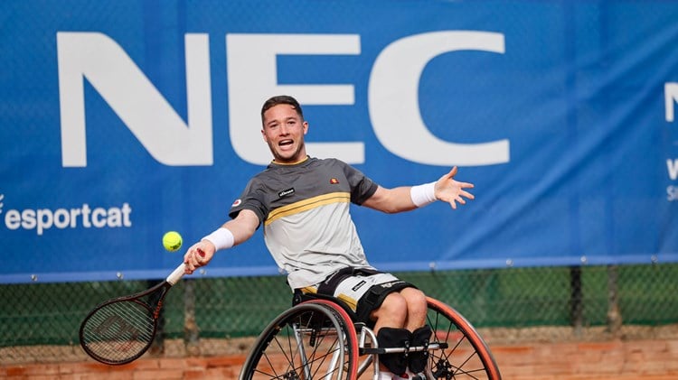 Alfie Hewett hits a forehand at the Wheelchair Masters