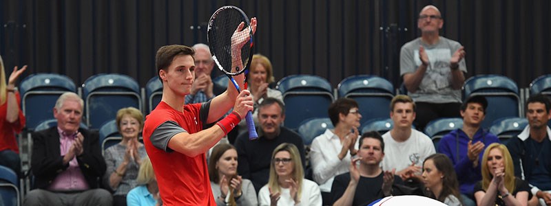 Joe Salisbury applauding the crowd