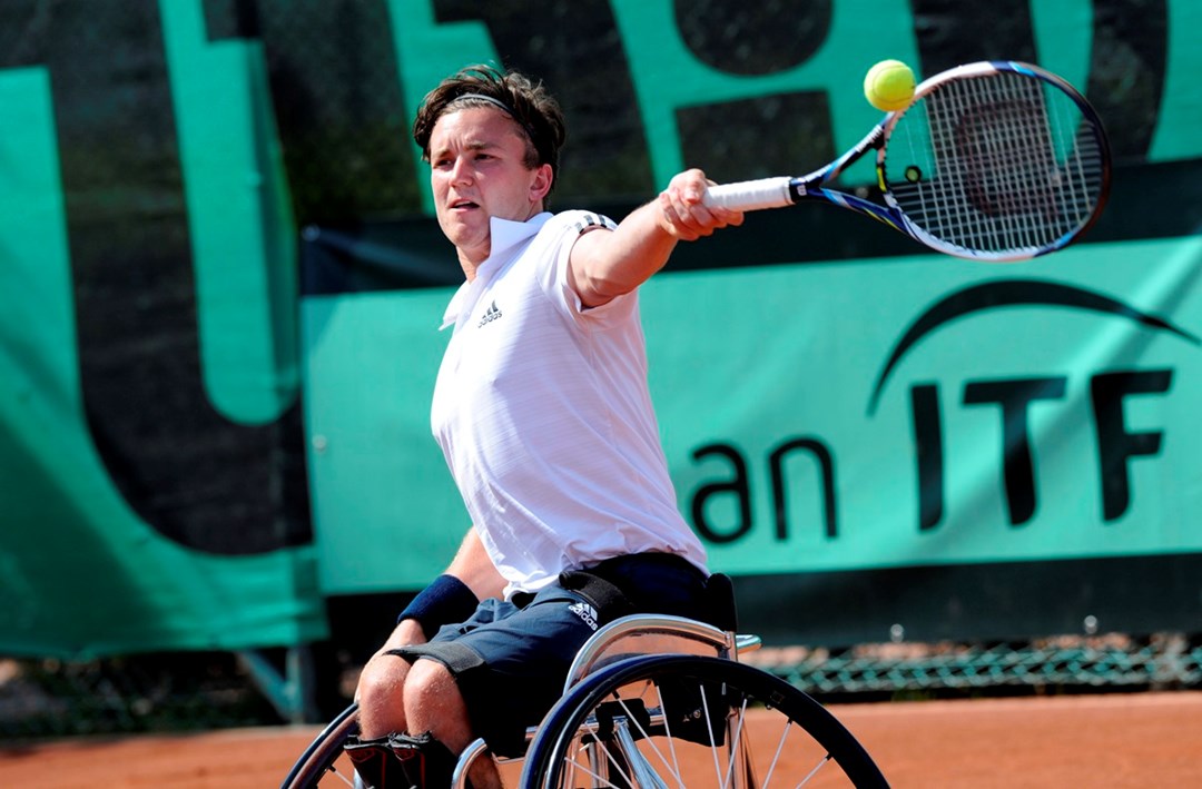 Gordon Reid playing a tennis shot