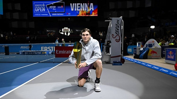 Jack Draper poses with the biggest trophy of his career to date at the ATP 500 Erste Bank Open in 2024