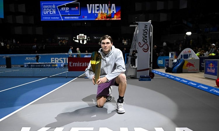 Jack Draper poses with the biggest trophy of his career to date at the ATP 500 Erste Bank Open in 2024