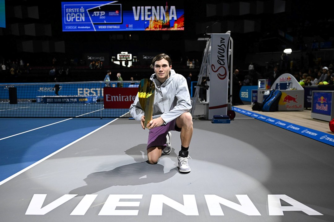 Jack Draper poses with the biggest trophy of his career to date at the ATP 500 Erste Bank Open in 2024