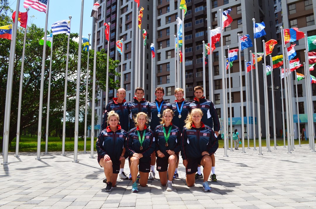 Group of GBR university tennis players in Taipei